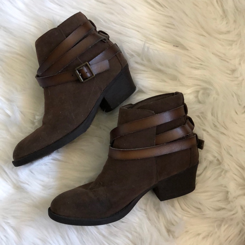 Ankle booties in color chocolate